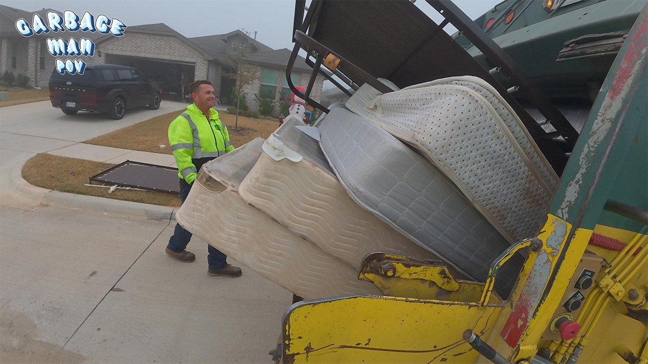 Trash Truck  Pick Up Furniture and Bulky Garbage | 4K ASMR