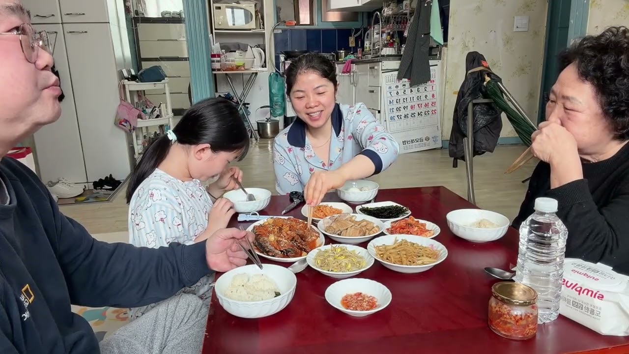 (99)🇰🇷dâu việt ngày nghỉ làm ít đồ ăn cho mẹ chồng hàn .những lúc mẹ làm về mệt có cái mẹ ăn .🥰