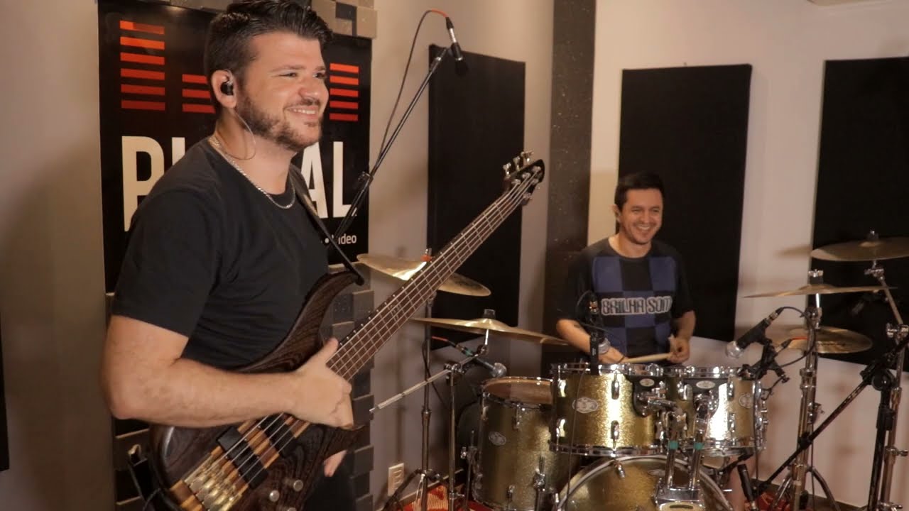 Banda Brilha Som (Baixo e Batera) Medley- Eu to Voltando pra ela-Maluca-Onde Anda Voce-De Alma Pura