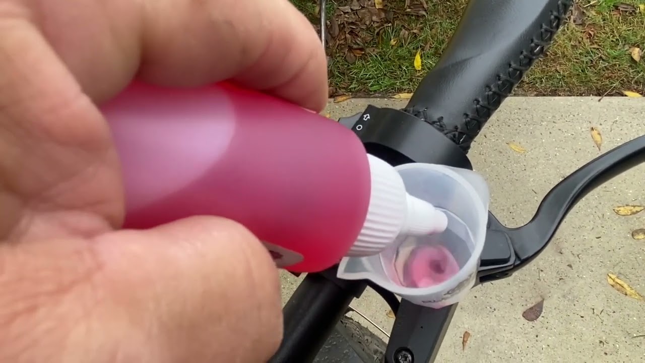 BeeCool Adventure E-bike brake bleeding by AJ