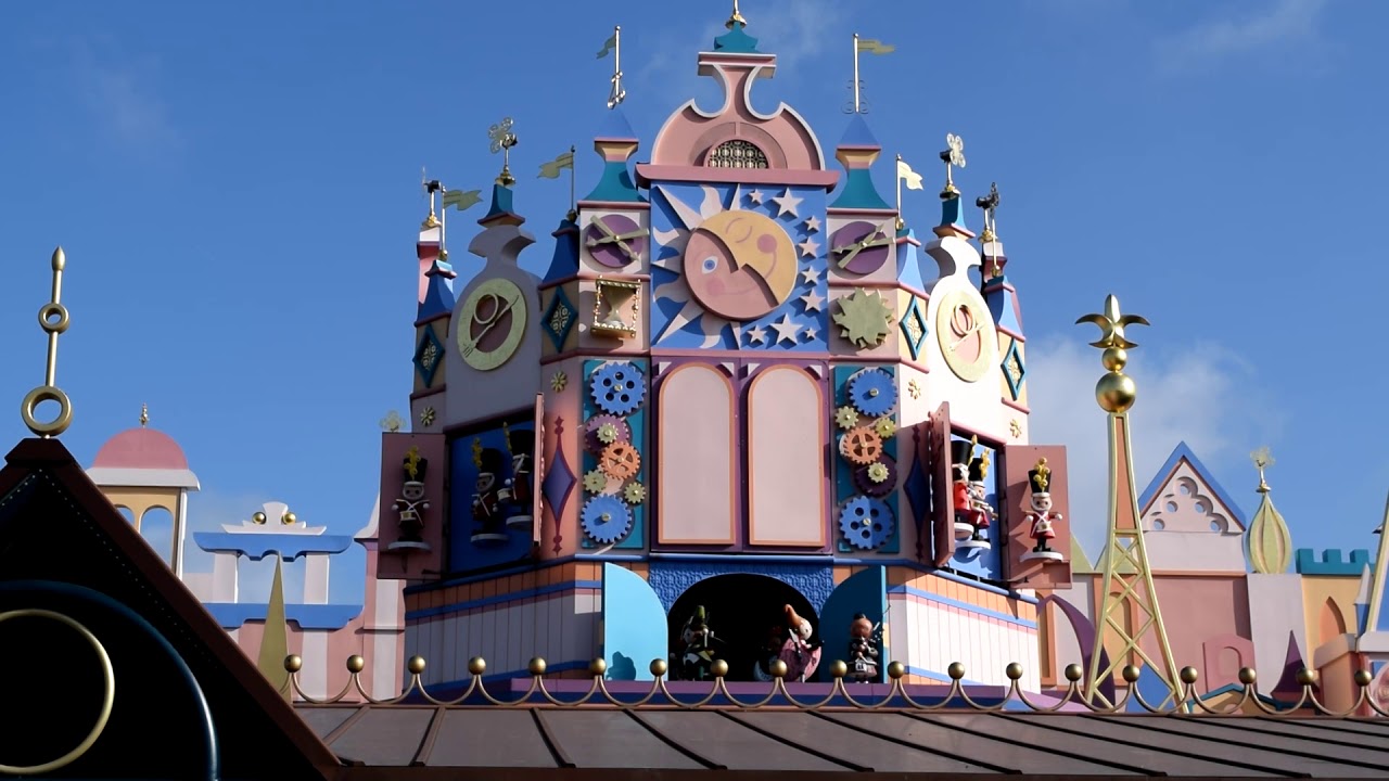 It's a small world Clock Parade - Disneyland Paris - 10am August 2017