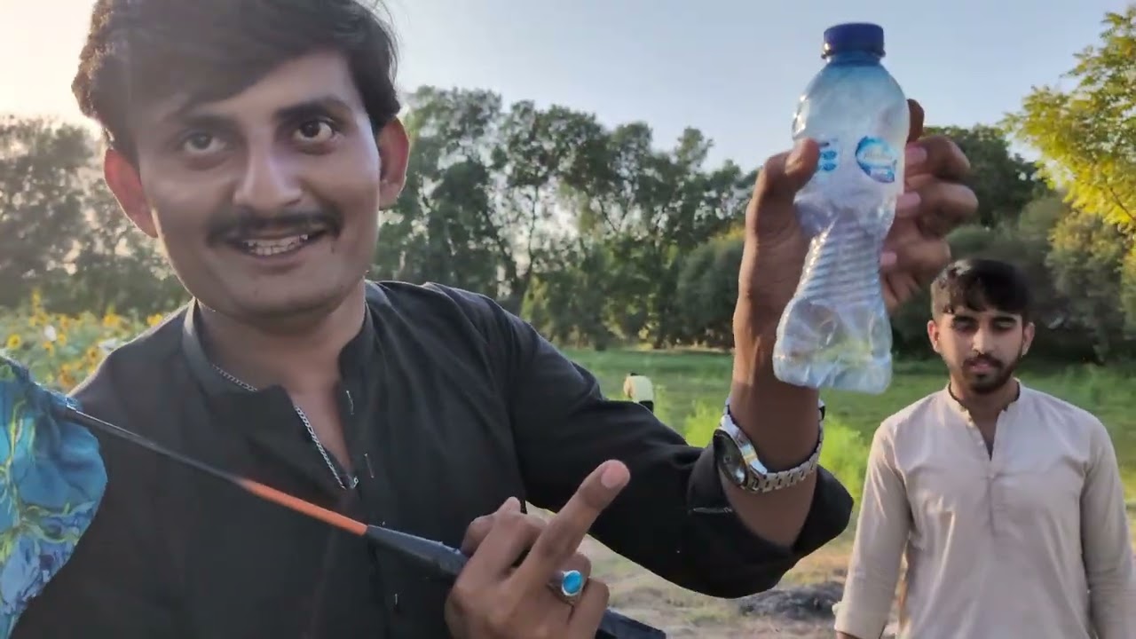 Aj Ham Gye Apni Field Pa Or Hamnay Parkray Insects 😬