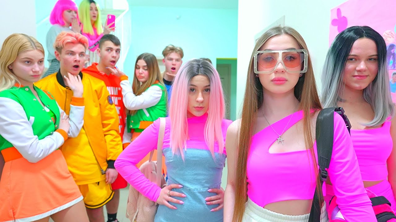 &iexcl;Los chicos est&aacute;n en shock! &iexcl;Una pandilla de Cheerleaders vestidas de rosa ha logrado su objetivo!
