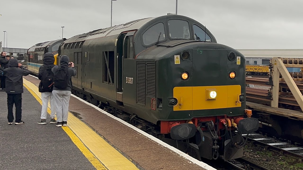 Class 37s 37521 + 37401 trundling past Eastleigh with a bit of thrash! 18/02/2026