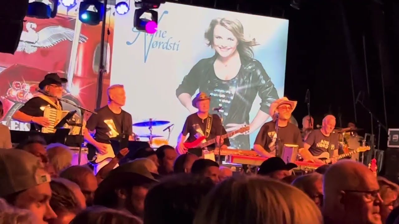 Lasse Stefanz Rullar och rullar. Otrolig spelning, du måste se! 