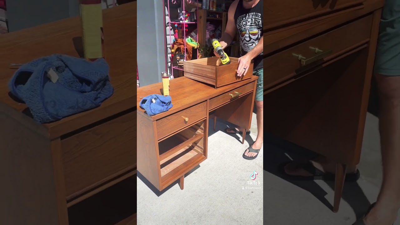 Quick Mid Century desk makeover! #furnitureflip #furnituremakeover #vintagefurniture #estatesalefind
