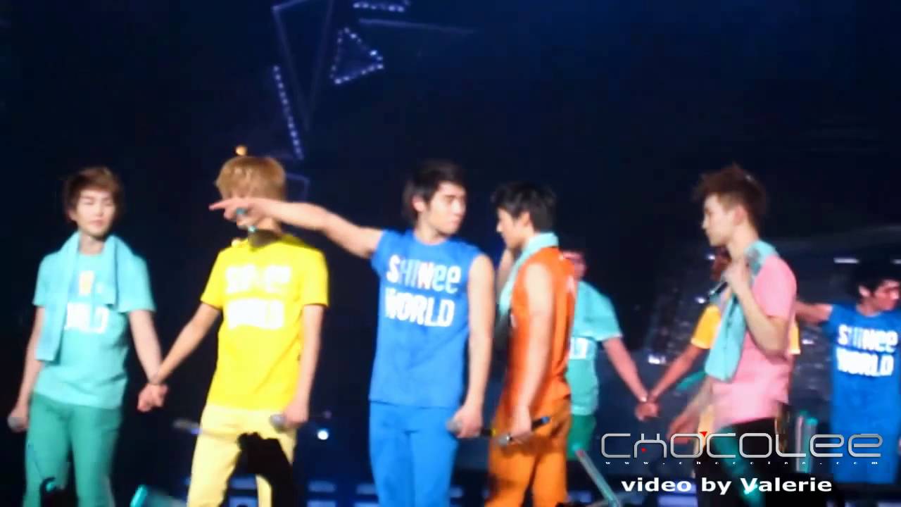[FANCAM] 110102 OnTae not wanting to let go of their hands @ SHINee 1st Concert in Seoul