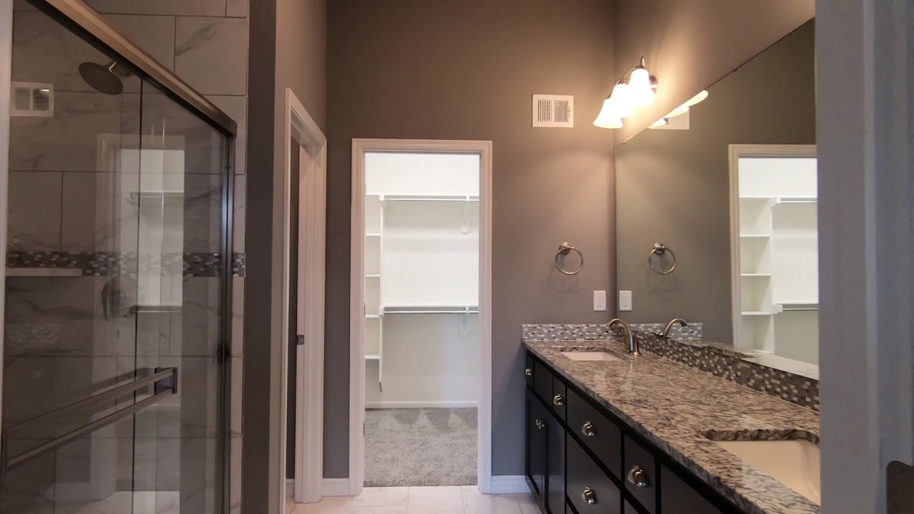 1033 NE Copperwood Dr, Lee s Summit, MO 64086