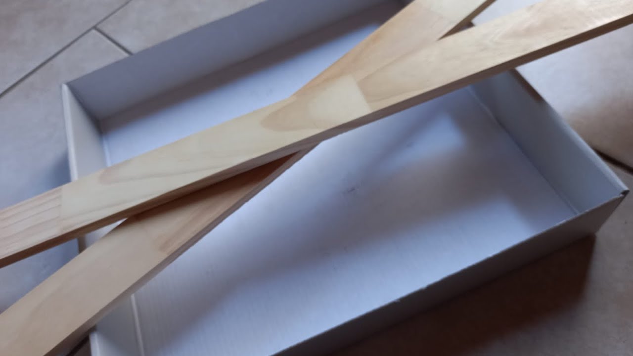 RECICLAJE!! Una tapa de cartón o pequeñas maderas se convierten en bandejas Grandes ideas sin gastar