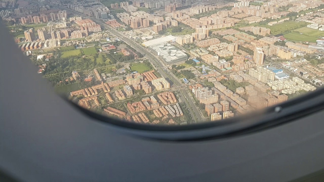 ATERRIZANDO EN EL AEROPUERTO EL DORADO DE BOGOTÁ (LLEGANDO DEL PERÚ)