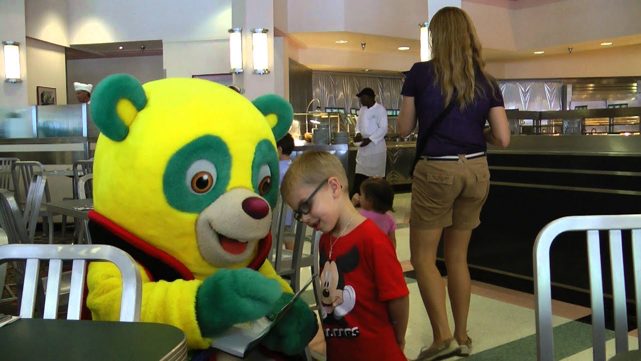 Jonas meets Special Agent Oso