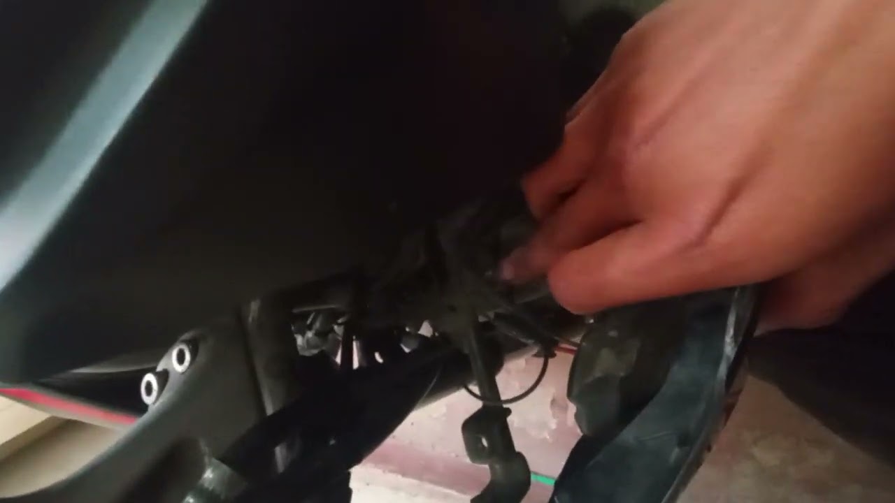 desarmar carenaje o farola de pulsar 135.. cómo cambiar bombillo delantero