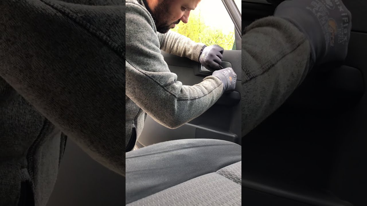 Audi A2 ajtókárpit leszedése