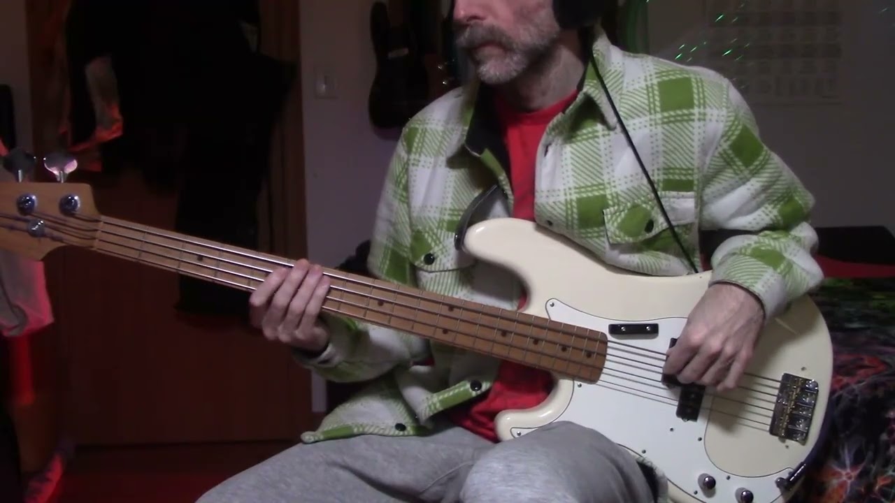 ISOLATED BASS TRACK for The Hollies - Long Cool Woman (In a Black Dress) (bass cover)
