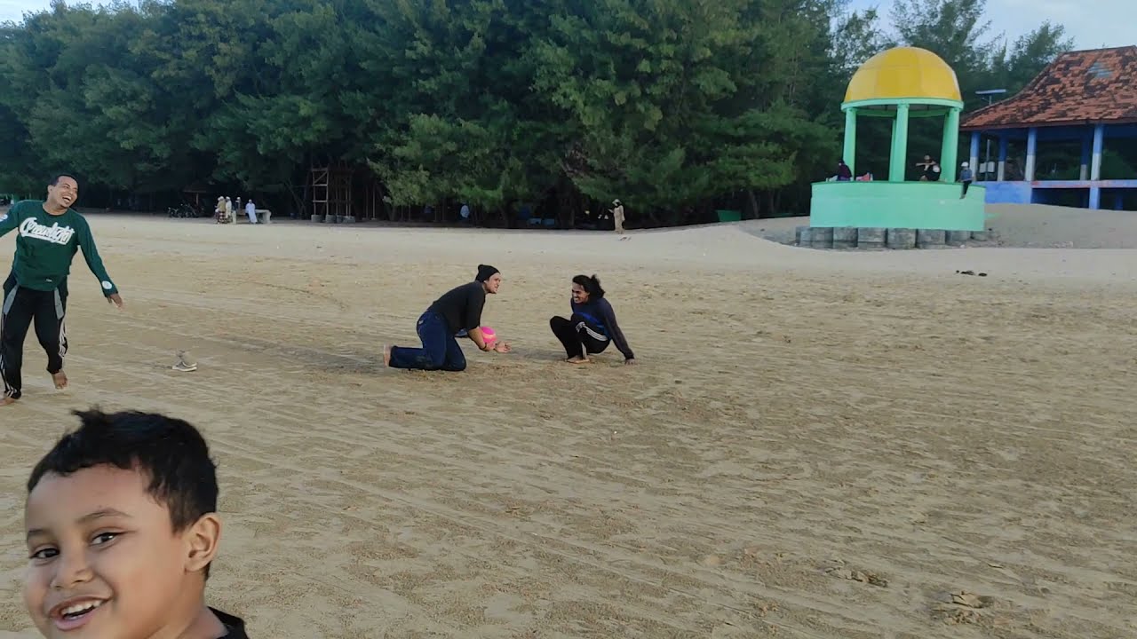 wisata di pantai lombang Sumenep Madura