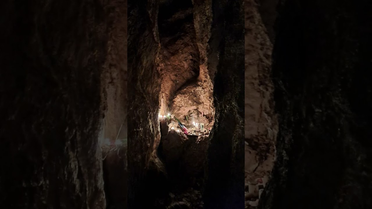 La grotte aux oeufs où Marie-madeleine aurait séjourné. Chaque visite est émouvante en cet endroit.