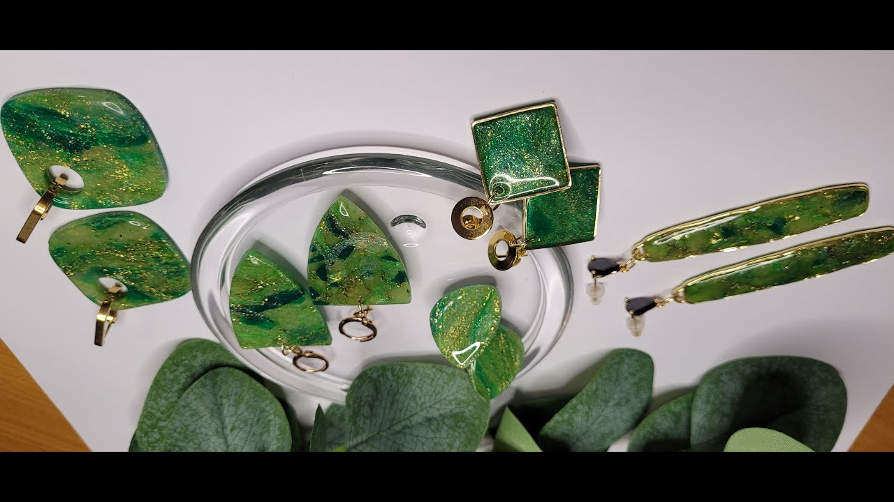 DIY:Mix green polymer clay earrings using alcohol ink and translucent clay.