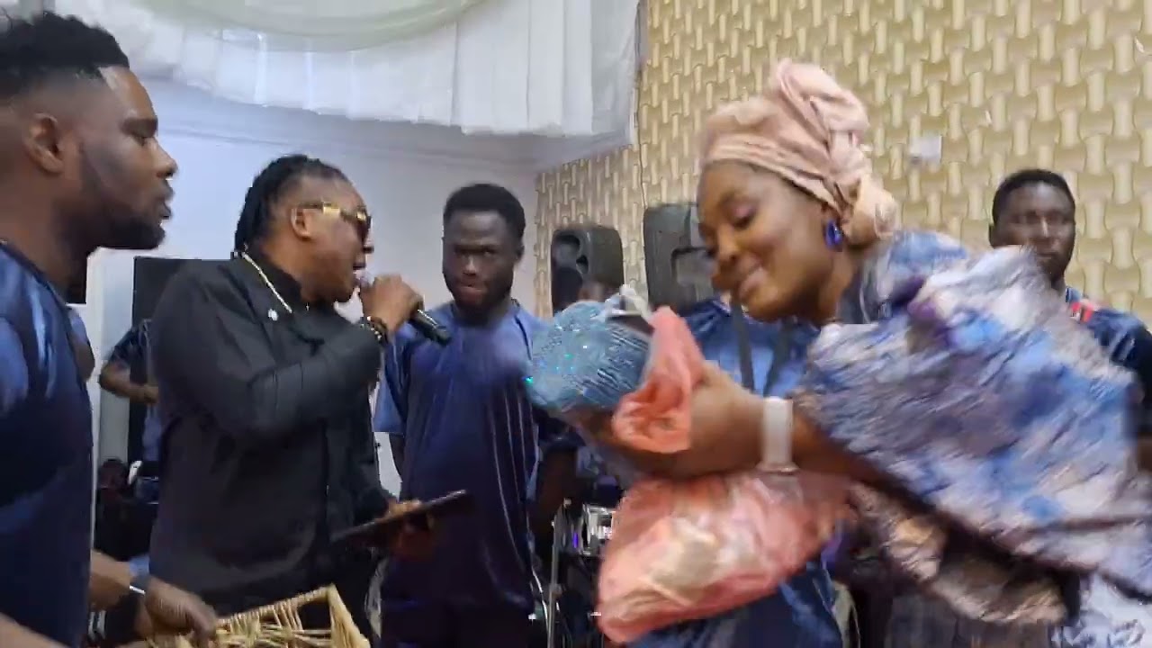 MAMA ZAIDAT MOPELOLA'S BABALOLA 70th BIRTHDAY PARTY .  PRT 2. FEMI SOLAR LIVE ON STAGE.