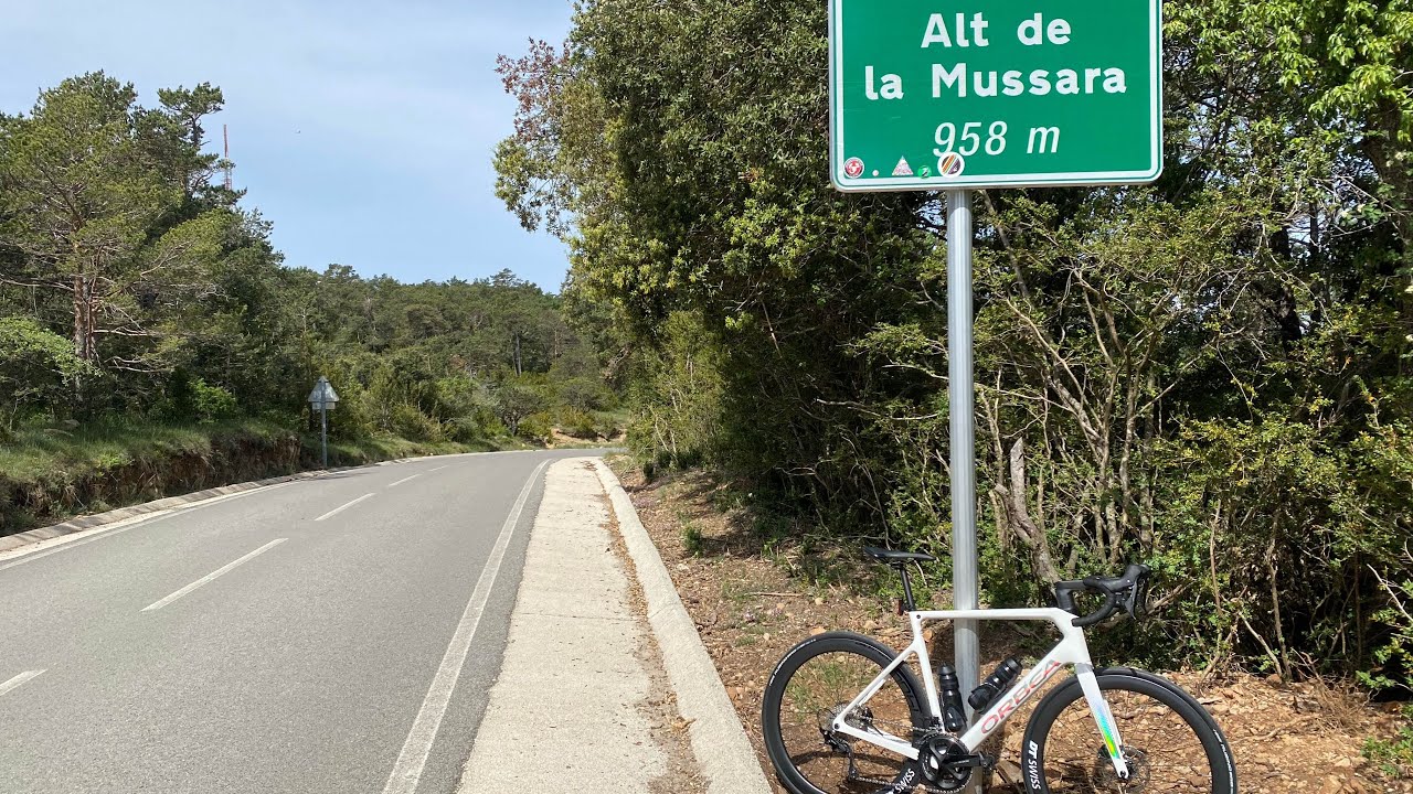 Salou-Puerto de La Mussara con visita al abandonado y “maldito” pueblo de La Mussara