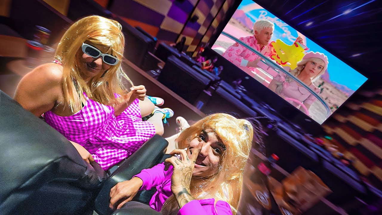 FOMOS AO CINEMA VESTIDO DE BARBIE!!