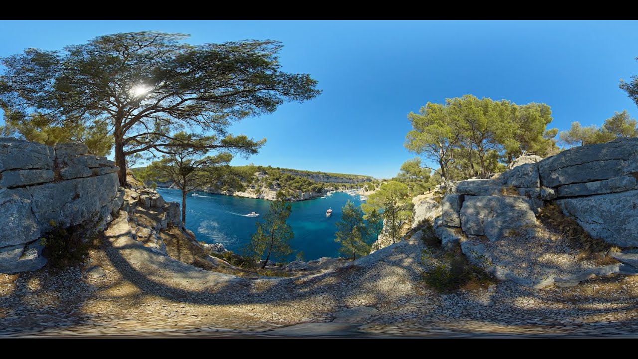 360° STOCK VIDEO 4K | Cruise Boats In Turquoise Bay Seen From Cliff Edge | Atmosphaeres