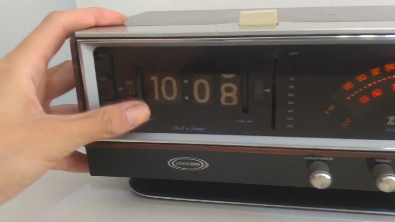 Radio rel&oacute;gio Zenith Solid State Model C472W-3