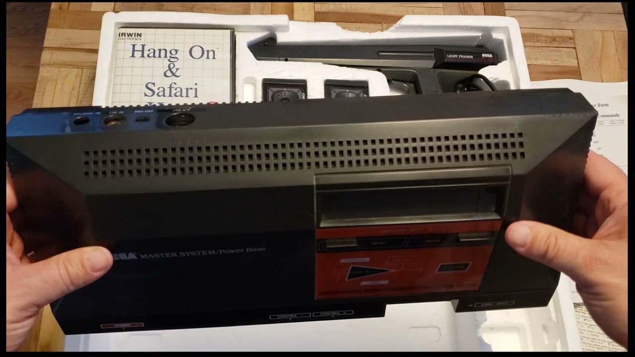 Unboxing 1986 Sega Master System.