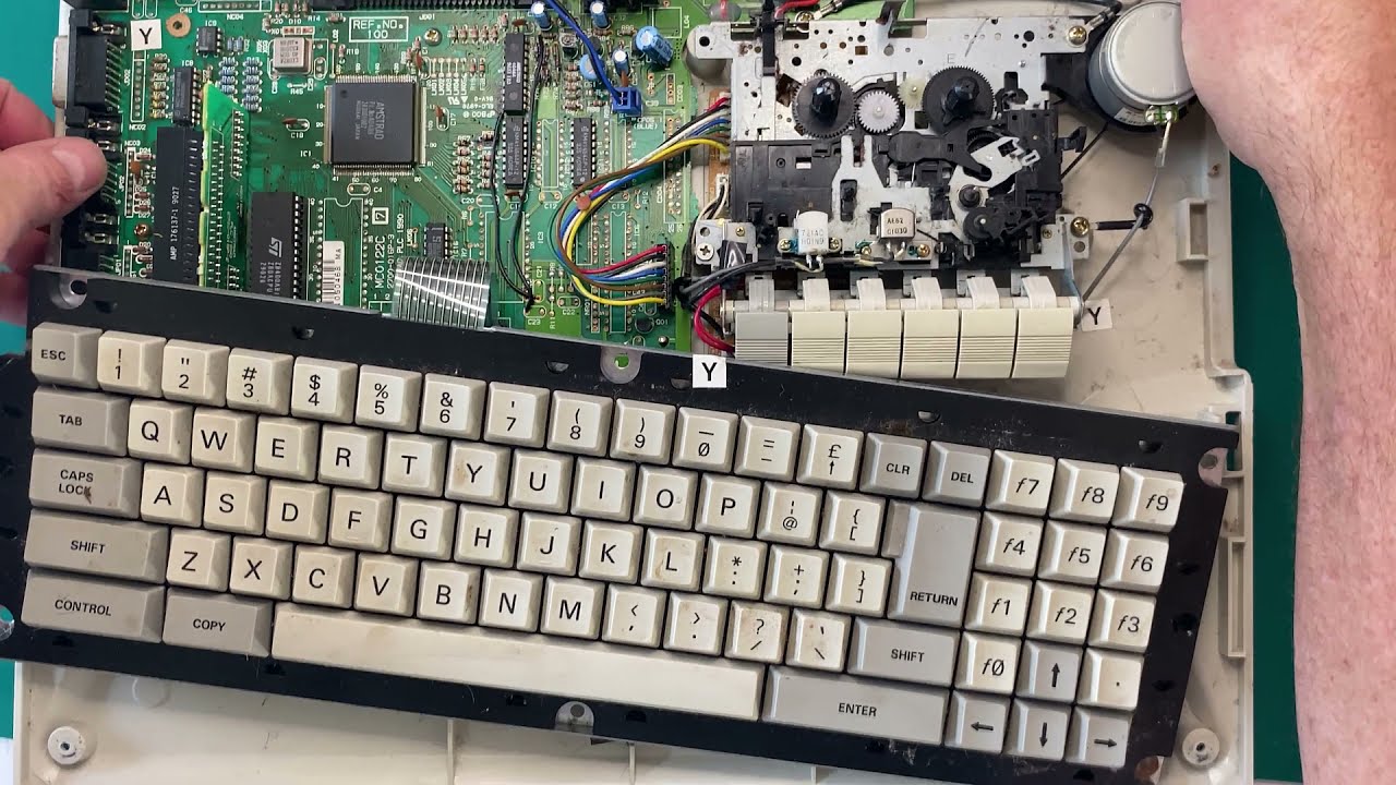 Cleaning up a dirty Amstrad 464 plus
