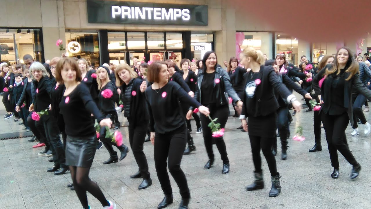 Flashmob pour les 150 ans du Printemps à Lyon