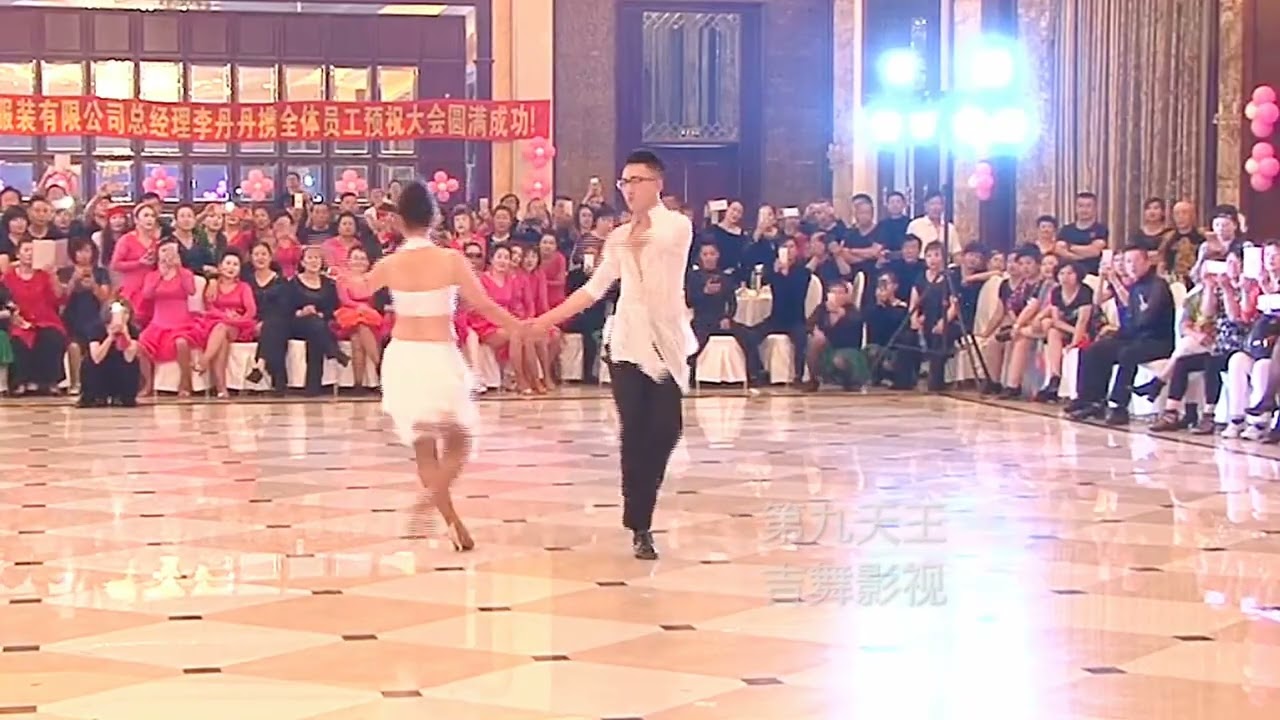 果果不不 _果果吉特巴稳王果果吉特巴小王子果果吉特巴舞