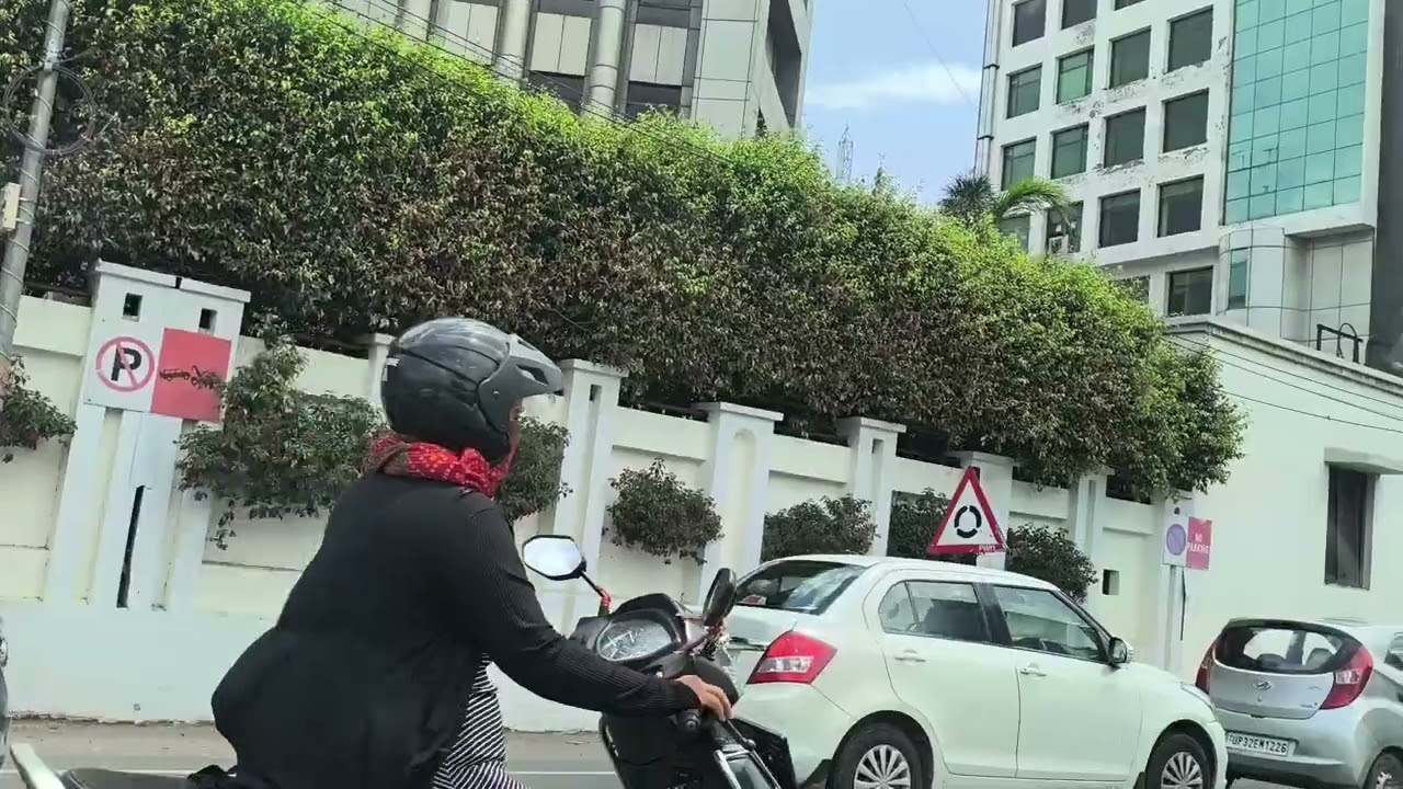 Vibhuti Khand Market, Lucknow