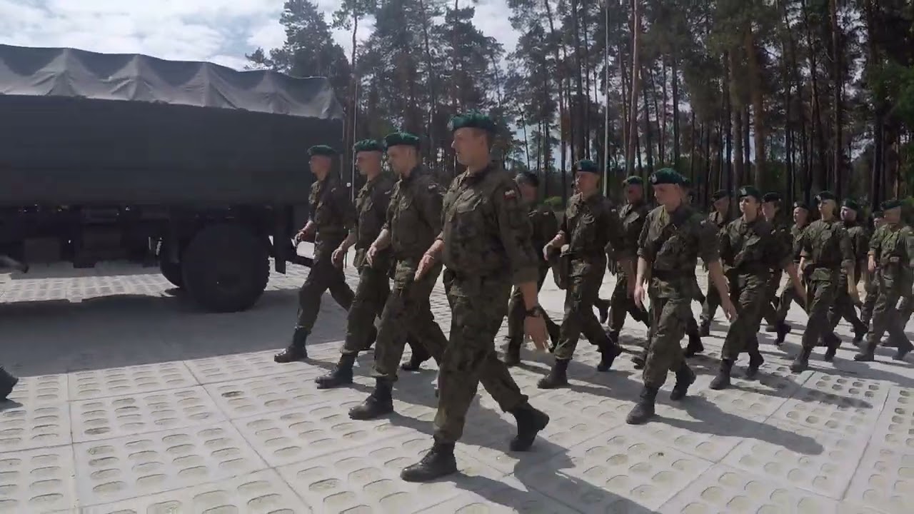 Sprawdzian dla dow&oacute;dcy plutonu (NSR) z musztry po 10 dniach szkolenia.