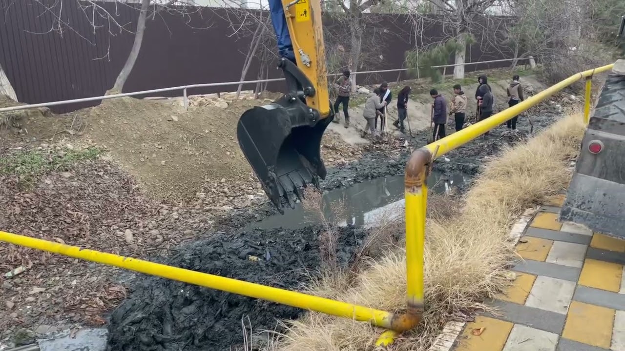 Jizzaxda kanal va ariqlarni tozalash ishlari davom etmoqda