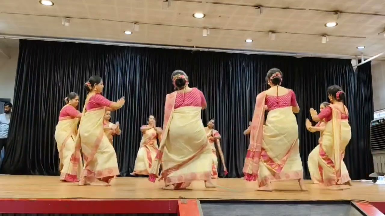 തിരുവാതിര Dance performance by Aavani Thiruvathira Sangam, Kongad @Melpathur Auditorium, Guruvayur.