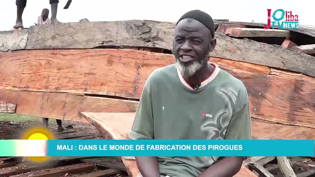 Mali :  dans le monde de fabrication des pirogues