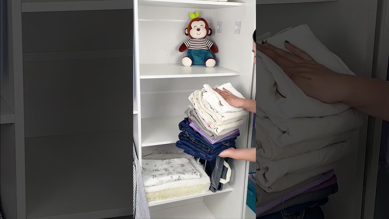 Do you believe I can put my clothes up? #organizerbox #storage