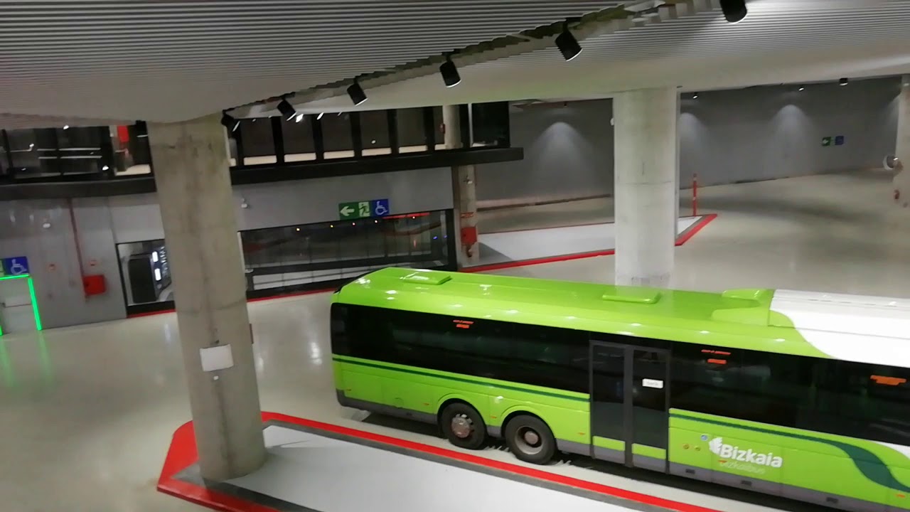 Autobúses variados en Bilbao intermodal