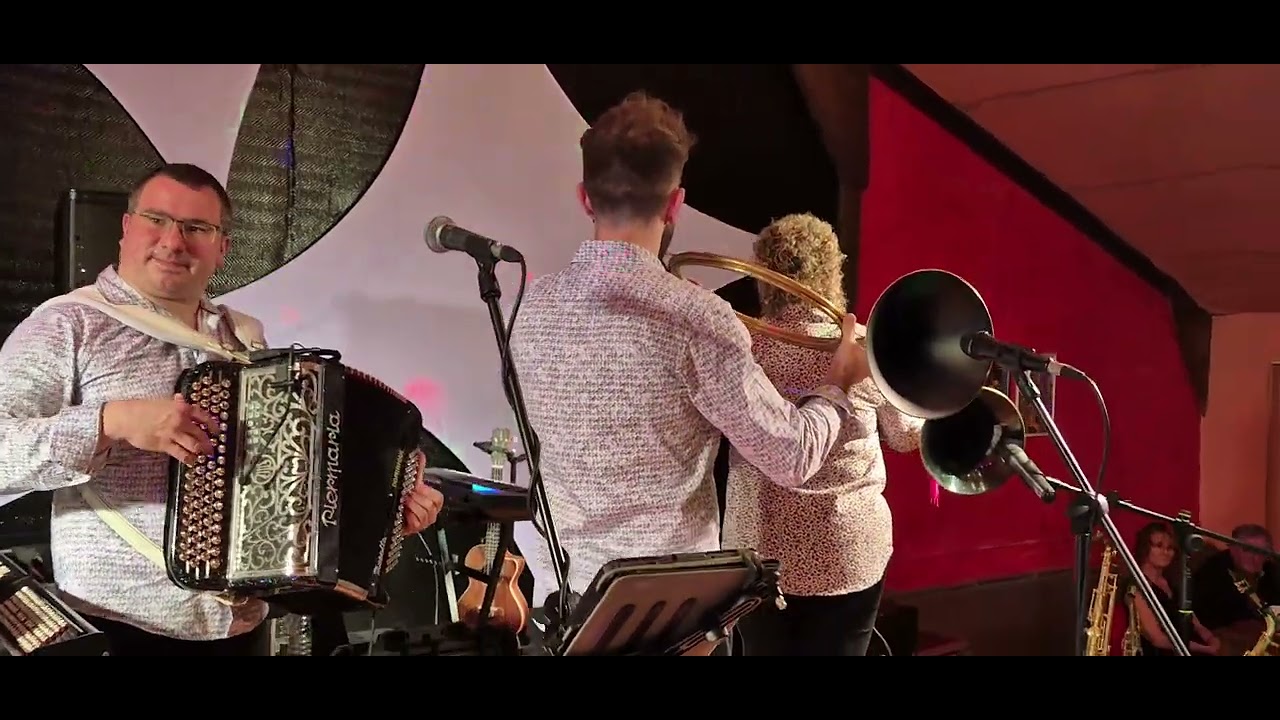  Interprétation par l'orchestre Dominique Floquet avec les cors de chasse avec Stéphanie et Maxime 