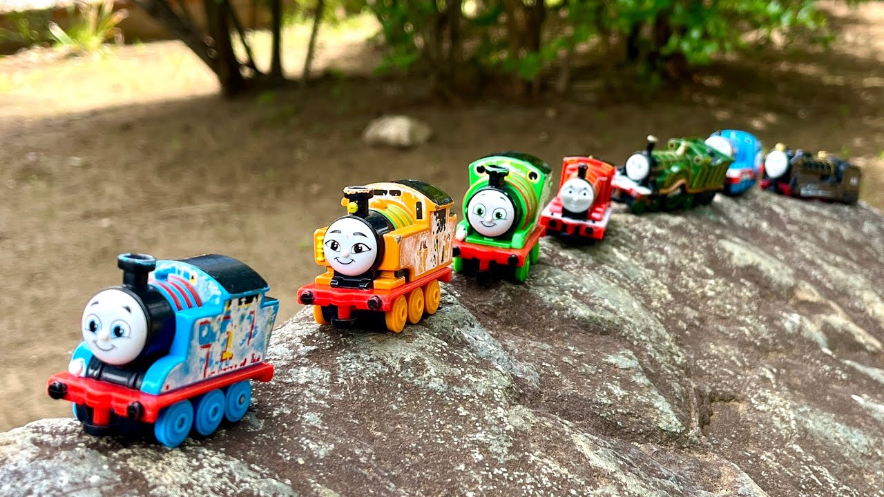 公園でトーマスたちを見つけよう！【きかんしゃトーマス】