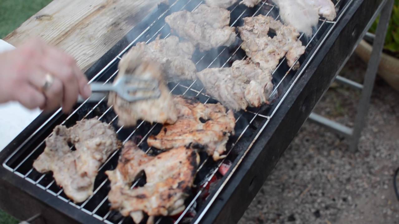 Как сделать так чтобы мясо не прилипало к решётке?