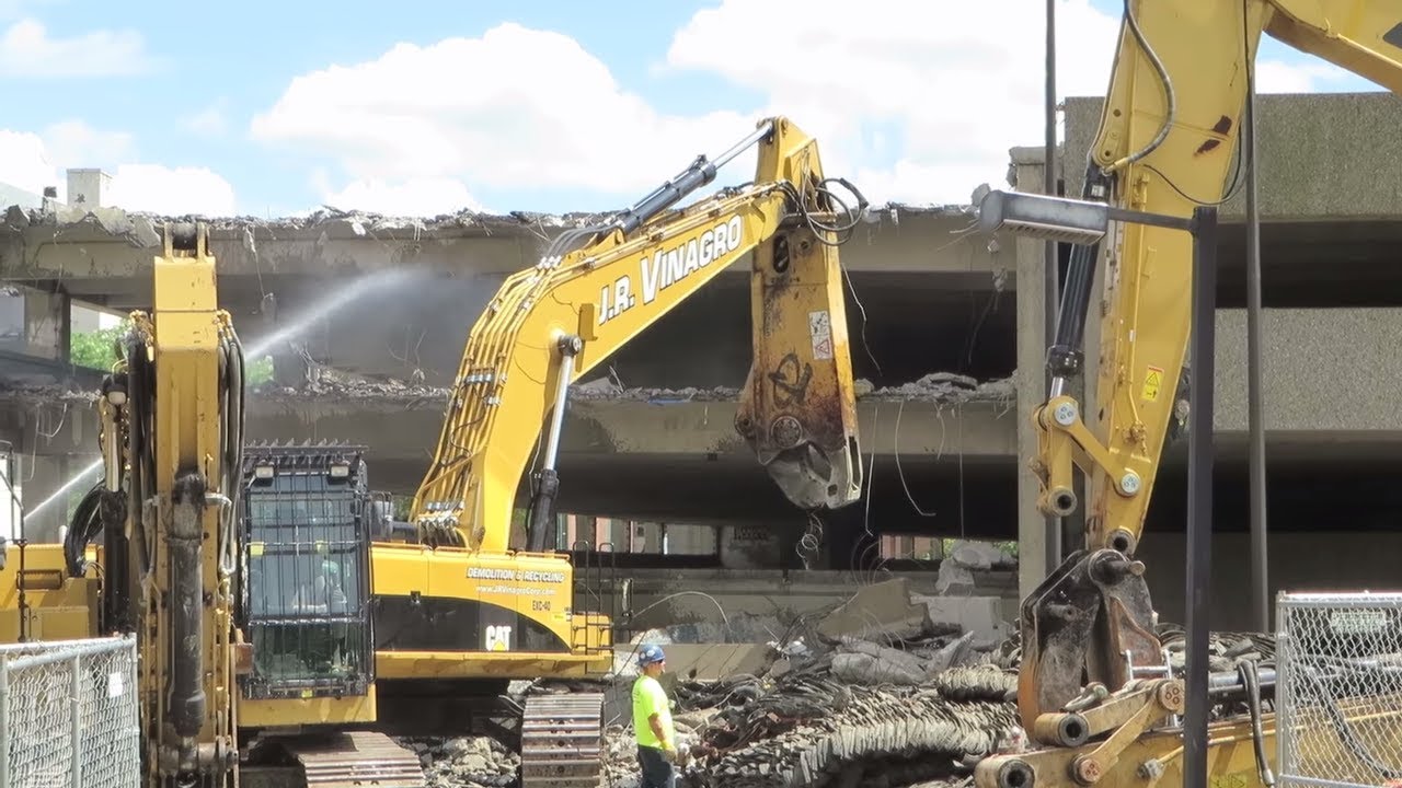 Caterpillar 390DL with LaBounty MSD7500R