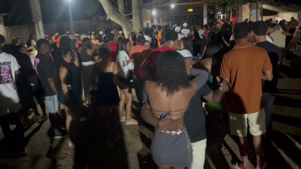 O regueiro dançou bonito ao som da black power em laranjal Viana, agito Dj Emerson black, vejam.
