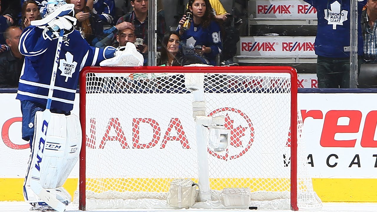 Jonathan Bernier's mistimed mistake