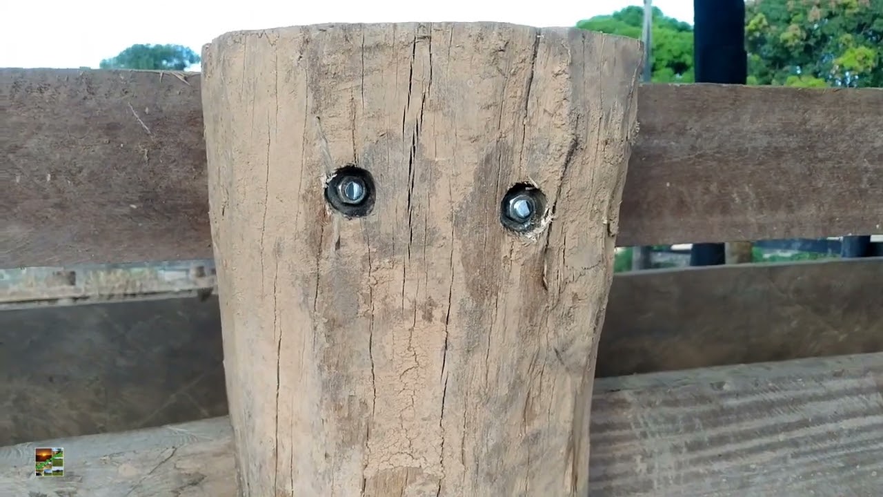 tronco do curral com acabamento em barra de rosca 3/8 embutido, para não machucar o gado. fica top