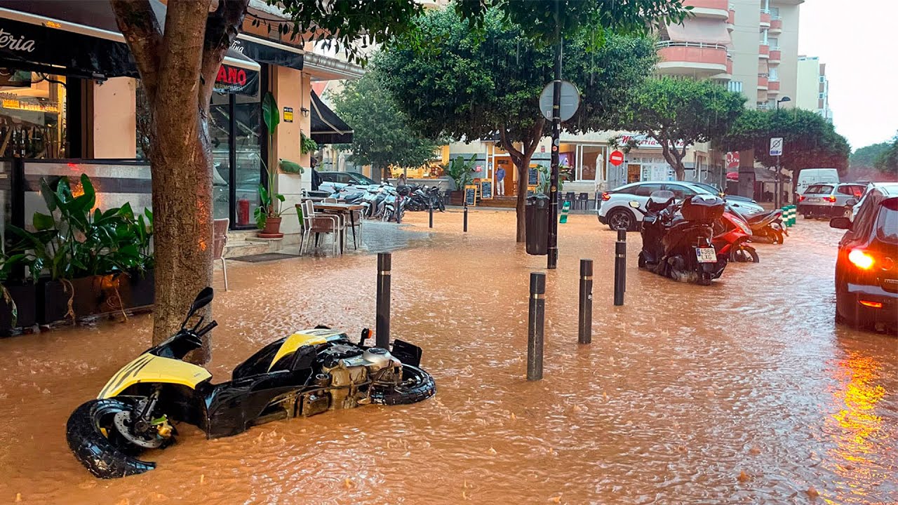IBIZA, colapsada por la lluvia