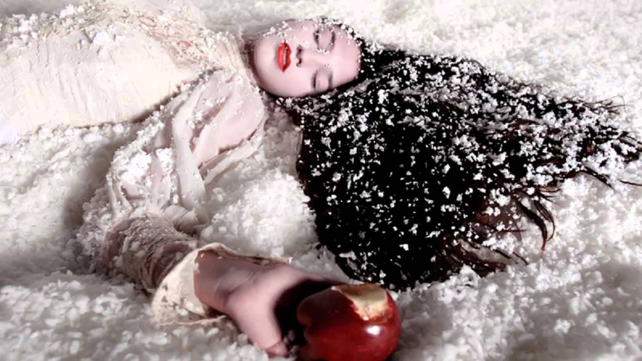 #102 - *Whisper* Reading Snow White in Turkish