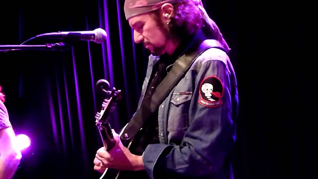 Eric Singer Project (KISS Unplugged 2011) - STRUTTER