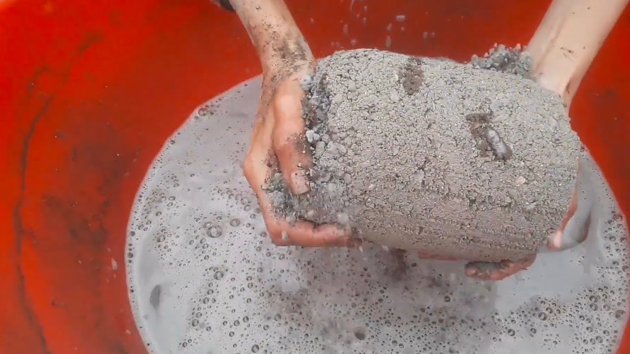 Crunchy dolss crumbling in lot's of Foamy water ASMR video 📸💦💧