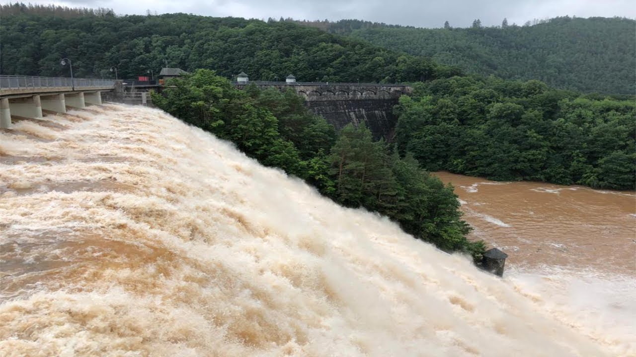 Hochwasser 2021 Eifel, sämtliche Talsperren laufen über!!