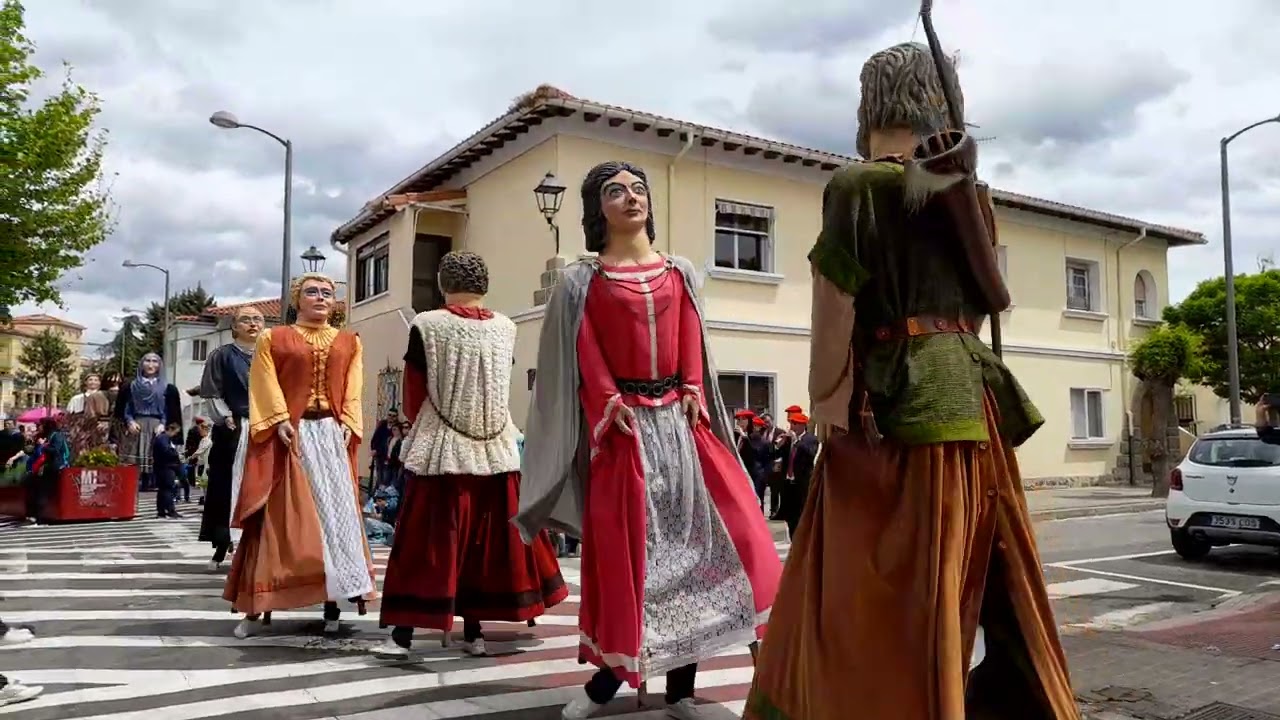 Txantreako erraldoiak 2024ko jaietan/Gigantes de la Txantrea en fiestas 2024